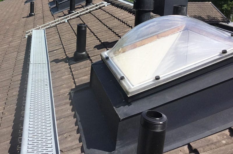 Kattovalokuvun ja kattoikkunan asennus, korjaus ja huolto
